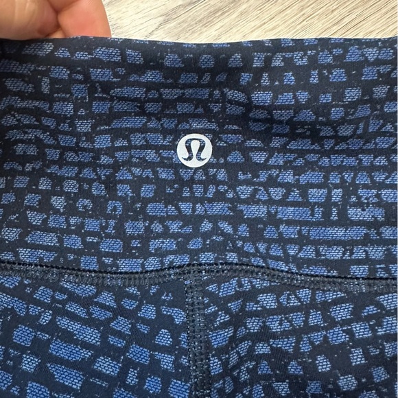 Lululemon Inspire Tight II
Shatter Weave Desert Teal Alberta Lake / Black - Picture 11 of 13